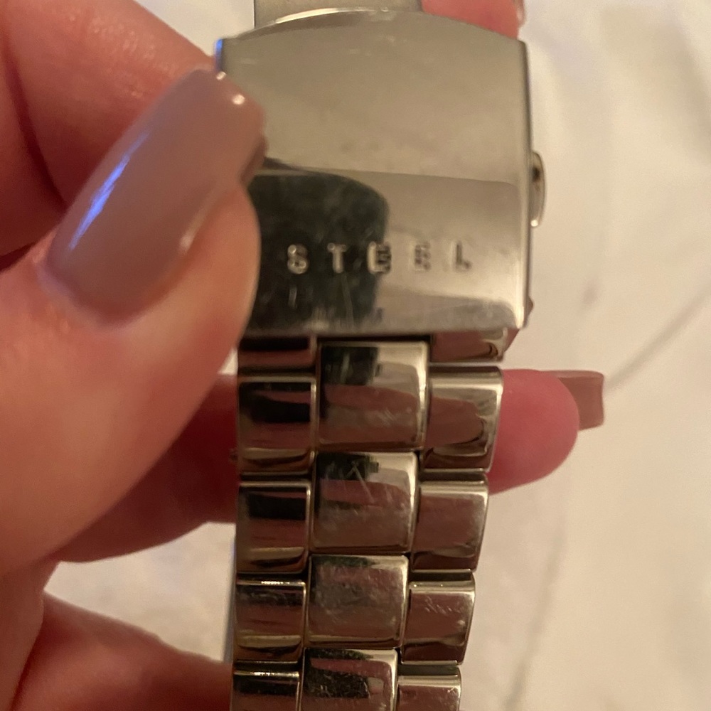 Guess sliver watch - Picture 2 of 5